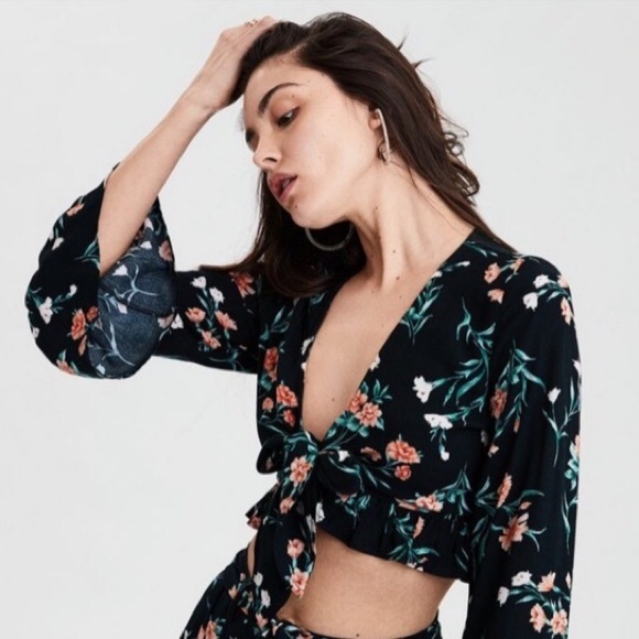 American Eagle Outfitters Tops - Floral Bell Sleeve Crop Top